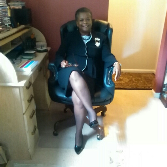 Meet your Posher, Joyce - Picture 3 of 4